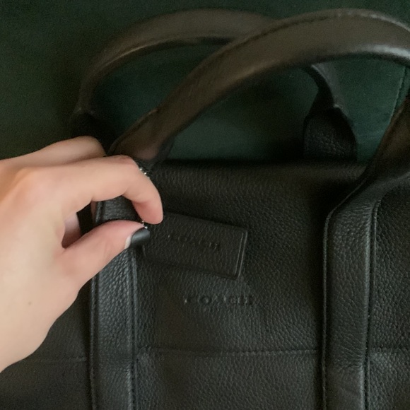 Coach black leather messenger bag with magnetic closures - Picture 2 of 7